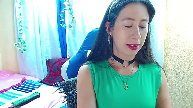 Snapshot of Gia_leinn chatting on October 2025 08:00:02 PM Gia leinn online show from October 2025 08:00:02 PM