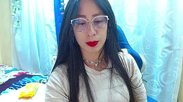 Snapshot of Gia_leinn chatting on November 2025 12:42:01 AM Gia leinn online show from November 2025 12:42:01 AM