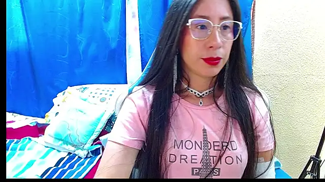 Snapshot of Gia_leinn chatting on June 2026 04:37:02 PM Gia leinn online show from June 2026 04:37:02 PM