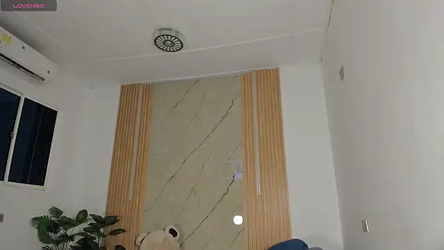 flor herrera01 online show from April 2026 04:39:01 AM