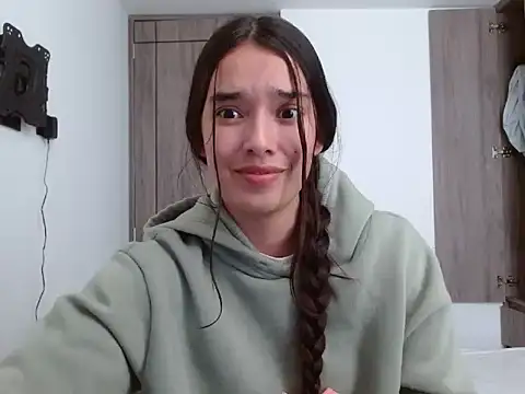  luna 777 online show from April 2026 10:01:02 PM