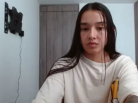  luna 777 online show from April 2026 09:02:02 PM