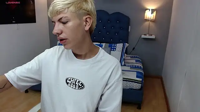 matteo foxx online show from March 2025 01:18:01 PM