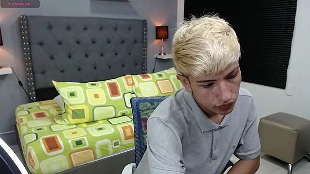 matteo foxx online show from March 2025 07:05:02 PM