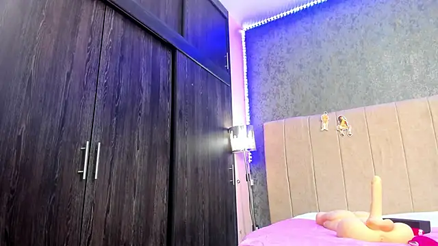 ava-am online show from November 2025 01:50:02 AM