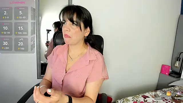 laura hotties online show from January 2026 01:04:01 PM