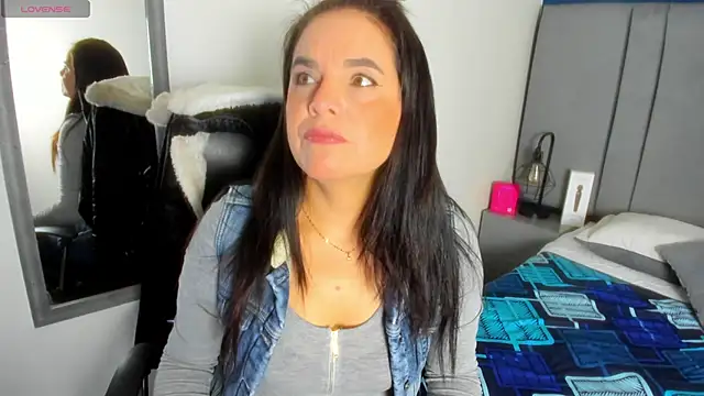 laura hotties online show from February 2026 12:48:02 PM