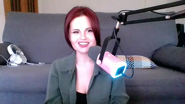 Della Ideal online show from March 2025 06:11:01 PM