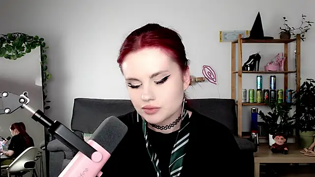 Della Ideal online show from September 2025 06:42:01 PM