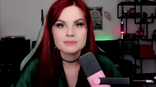 Snapshot of Della_Ideal chatting on March 2026 06:33:01 PM Della Ideal online show from March 2026 06:33:01 PM