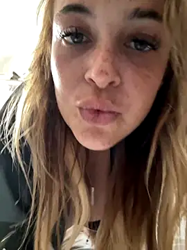 Snapshot of Busty-smiley-miley chatting on September 2025 01:23:02 PM Busty-smiley-miley online show from September 2025 01:23:02 PM