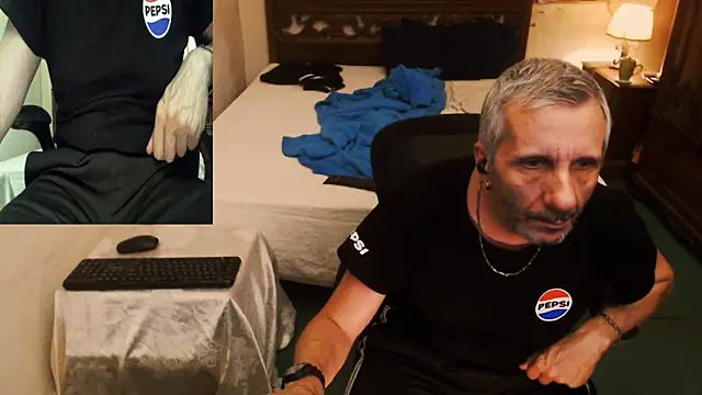 maxdaddy690 online show from September 2025 08:54:01 PM