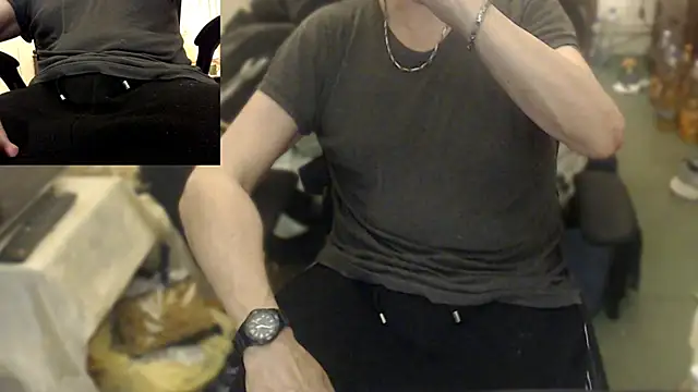 maxdaddy690 online show from April 2026 10:40:01 PM