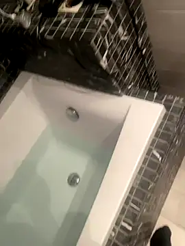 Snapshot of gryzoon chatting on October 2025 02:00:01 AM gryzoon online show from October 2025 02:00:01 AM