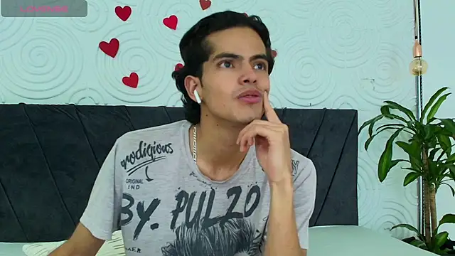 Maximoherrera 16 online show from March 2025 10:11:01 AM