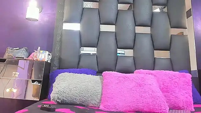 EMYCLARK01 online show from April 2026 05:13:01 AM