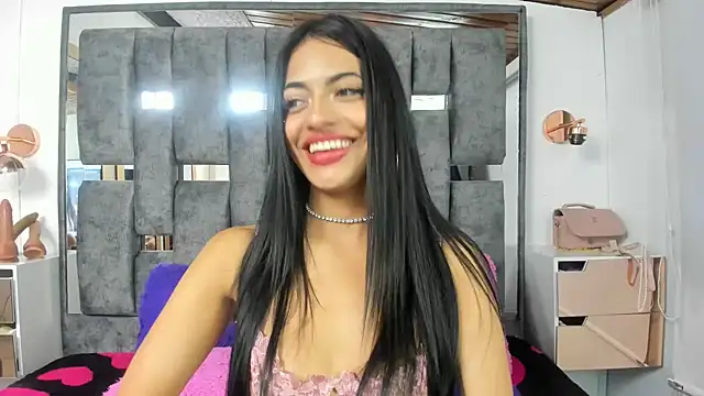 Snapshot of EMYCLARK01 chatting on July 2026 01:43:02 AM EMYCLARK01 online show from July 2026 01:43:02 AM