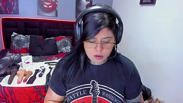 Snapshot of Veronika_metal chatting on July 2026 10:12:02 PM Veronika metal online show from July 2026 10:12:02 PM