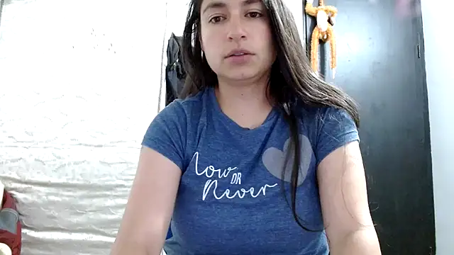 Snapshot of Escarcha-blue chatting on October 2025 04:09:01 AM Escarcha-blue online show from October 2025 04:09:01 AM