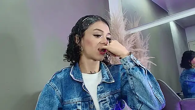 Vaiolett Smith online show from March 2026 02:44:01 PM