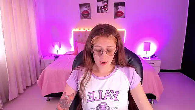 Emily Warren  online show from January 2026 07:28:02 PM