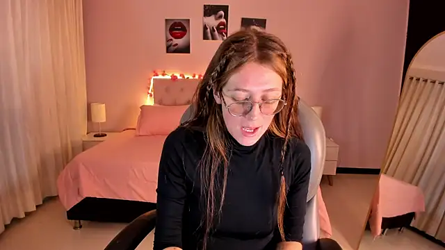 Emily Warren  online show from May 2026 07:44:01 PM