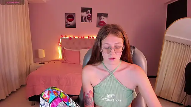 Emily Warren  online show from June 2026 08:58:01 PM