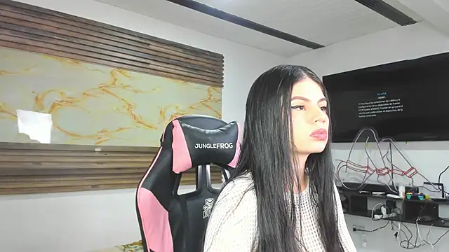 Snapshot of Cloe_roouse chatting on December 2025 09:12:02 PM Cloe roouse online show from December 2025 09:12:02 PM