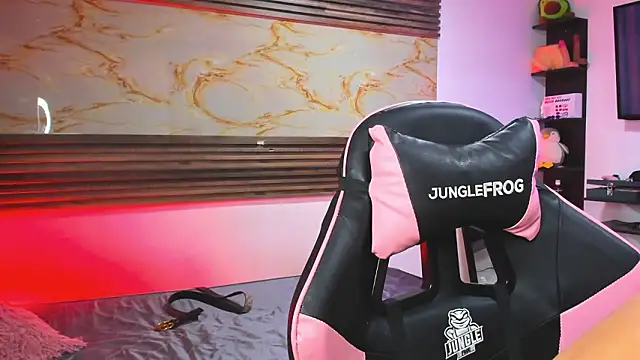 Snapshot of Cloe_roouse chatting on March 2026 07:42:02 PM Cloe roouse online show from March 2026 07:42:02 PM