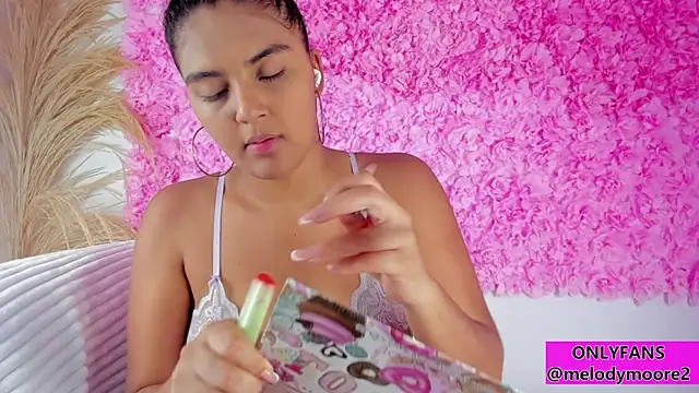 Snapshot of Melodymoore_ chatting on November 2025 02:33:01 AM Melodymoore online show from November 2025 02:33:01 AM