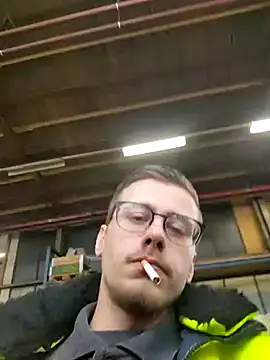 Snapshot of luckyluuk25 chatting on February 2025 01:17:02 PM luckyluuk25 online show from February 2025 01:17:02 PM