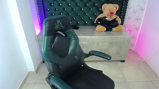 Sarah evansm online show from December 2025 01:40:02 PM