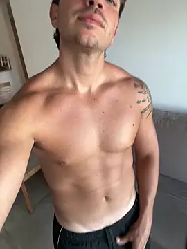 Snapshot of shuki0101 chatting on March 2026 07:40:01 PM shuki0101 online show from March 2026 07:40:01 PM