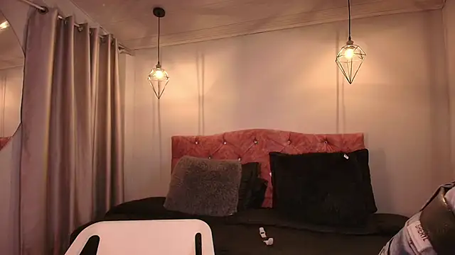 Snapshot of miaoconell chatting on December 2025 09:00:01 PM miaoconell online show from December 2025 09:00:01 PM