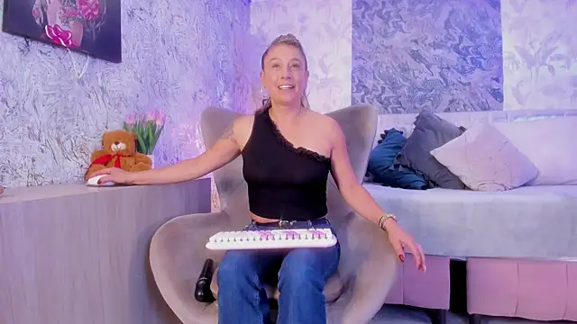 Snapshot of Liannaa_ chatting on September 2025 07:38:01 PM Liannaa online show from September 2025 07:38:01 PM