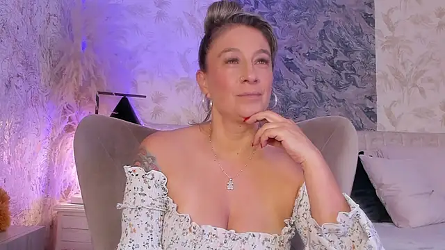 Snapshot of Liannaa_ chatting on November 2025 06:31:01 PM Liannaa online show from November 2025 06:31:01 PM