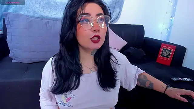 Snapshot of Curvybaddie99 chatting on November 2025 11:26:02 PM Curvybaddie99 online show from November 2025 11:26:02 PM