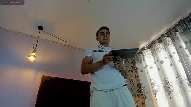 loverisu-coral online show from March 2026 07:51:02 PM