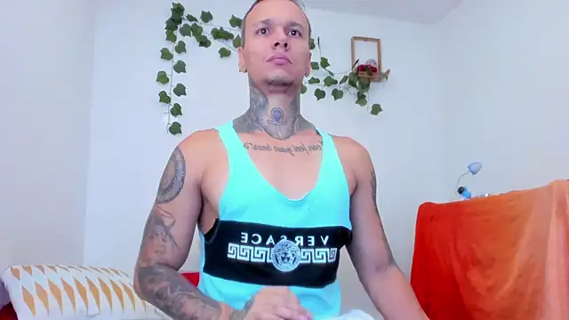 Snapshot of damian_c12 chatting on March 2025 11:43:01 PM damian c12 online show from March 2025 11:43:01 PM