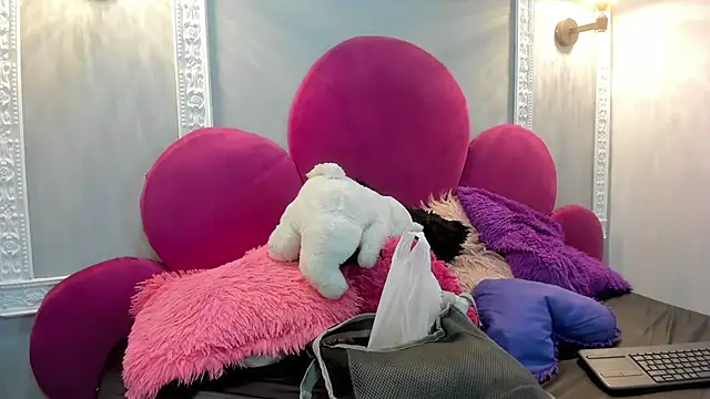 Bonniie 22 online show from February 2026 07:45:01 PM