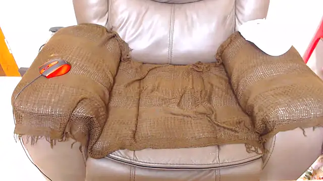 Snapshot of ChocolateClit chatting on November 2025 03:38:02 PM ChocolateClit online show from November 2025 03:38:02 PM