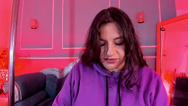 TaraTaylorr online show from December 2025 02:43:02 AM