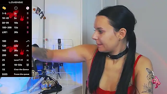 Miss Vic online show from November 2025 05:02:02 PM