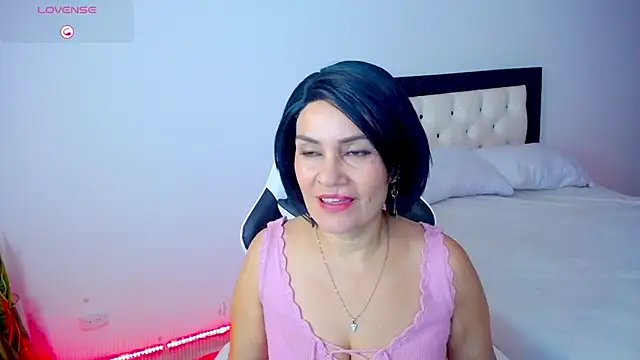 CarolinneFiotti online show from October 2025 03:22:02 PM