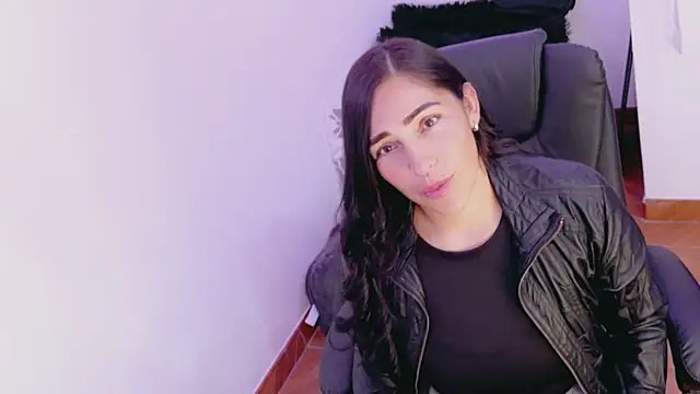 luna lgomez  online show from April 2026 01:37:01 PM