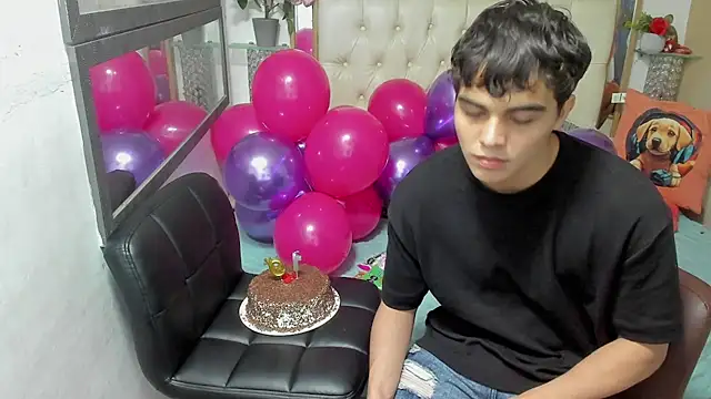 heiker  online show from October 2025 03:18:02 AM