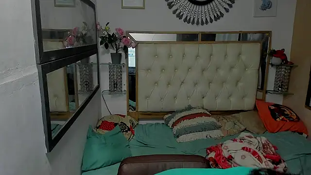 heiker  online show from December 2025 03:14:02 AM