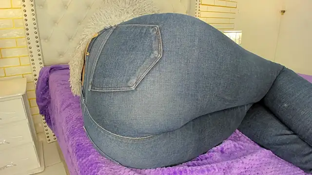 Snapshot of Emilly_wilson_ chatting on November 2025 11:43:02 AM Emilly wilson online show from November 2025 11:43:02 AM