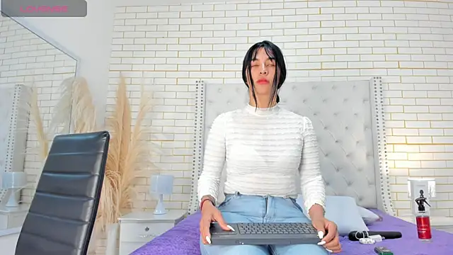 Snapshot of Emilly_wilson_ chatting on November 2025 11:42:01 AM Emilly wilson online show from November 2025 11:42:01 AM