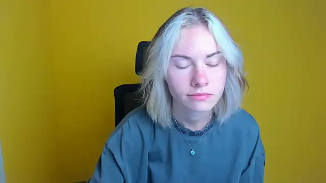 Fiona Night online show from September 2025 05:07:02 AM